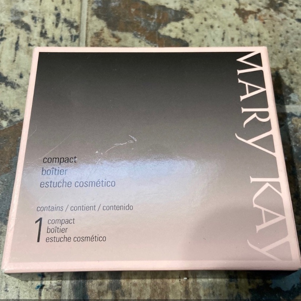 3/$25-New Mary Kay compact